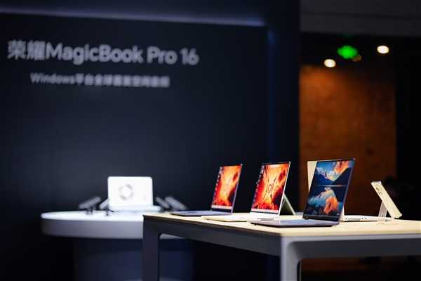 荣耀MagicBook Pro 16官图公布：开启AI PC时代 第2张