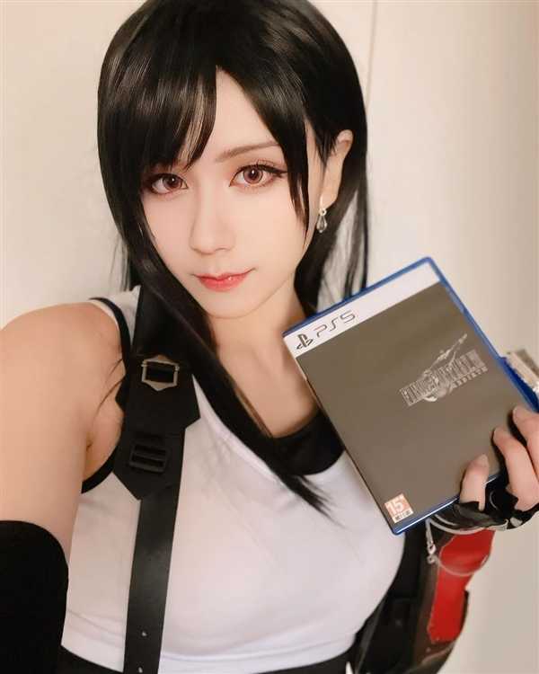 中国台湾美女Cos《FF7R》黑丝蒂法美图：身材高挑迷人 第4张