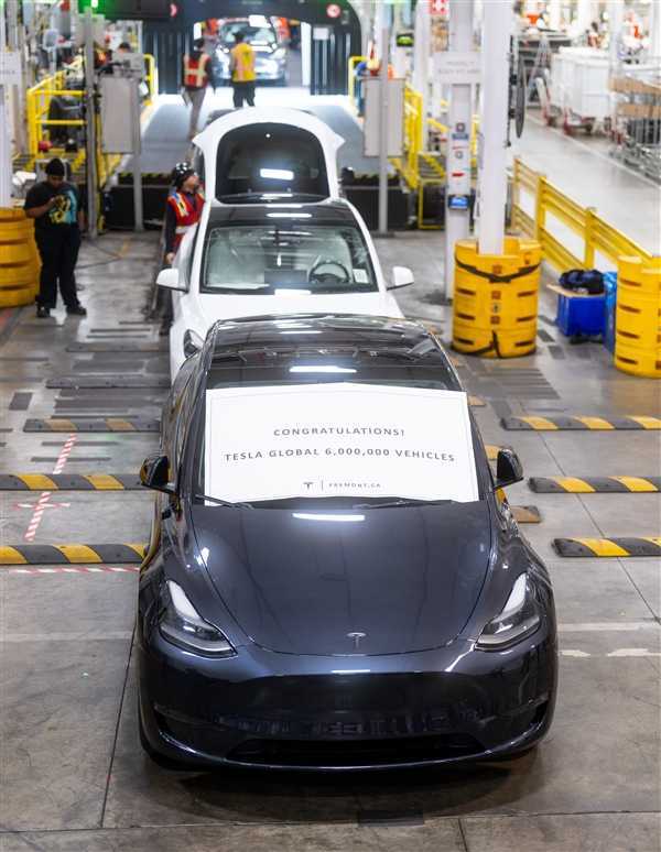 8.5秒就有1人提走Model Y！特斯拉第600万辆车下线 第2张