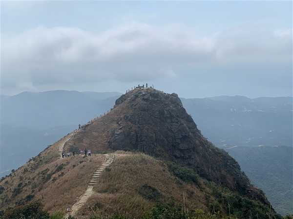 深圳七娘山有人爬山时猝死：现场急救也没救过来 第2张