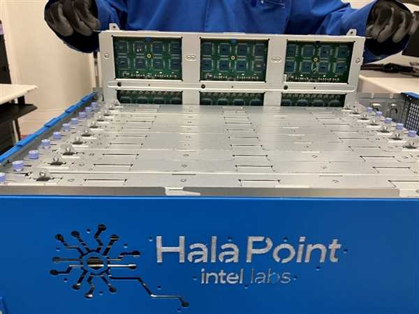 Intel大型神经拟态系统Hala Point集成11.5亿神经元：可比人脑快200倍 第4张