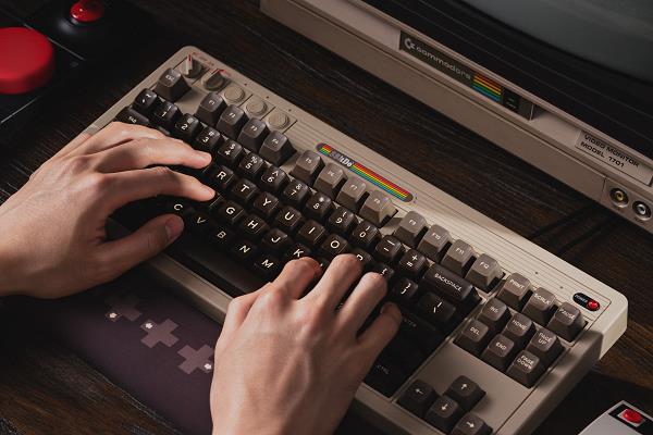 八位堂发布旗下第二款键盘产品：Retro87 C64 机械键盘 第3张