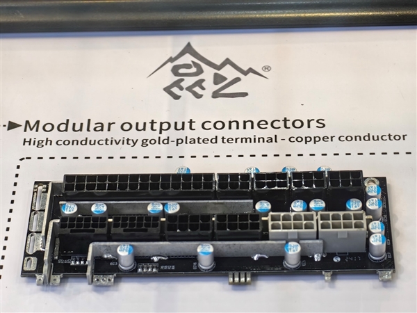鑫谷昆仑九重1300W电源首次亮相：数字架构双“大脑” 第12张