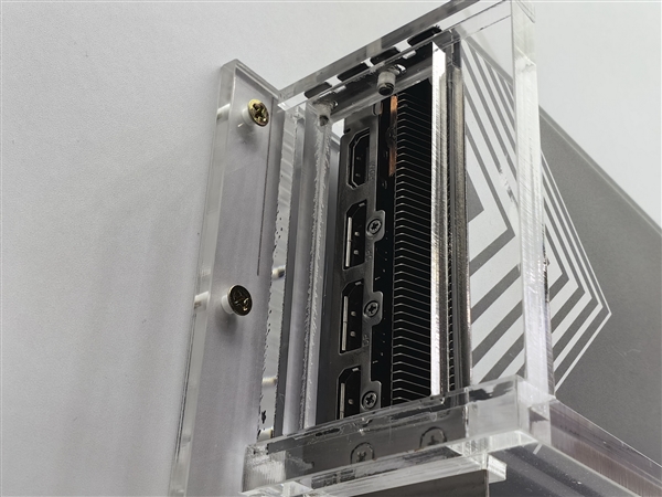 又是妖王华擎：AMD显卡第一次用上16针供电接口！还有涡轮风扇 第4张