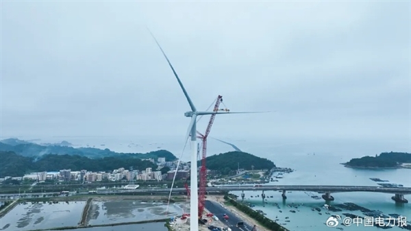 功率等级刷新！全球首台18兆瓦海上风电机组吊装成功
