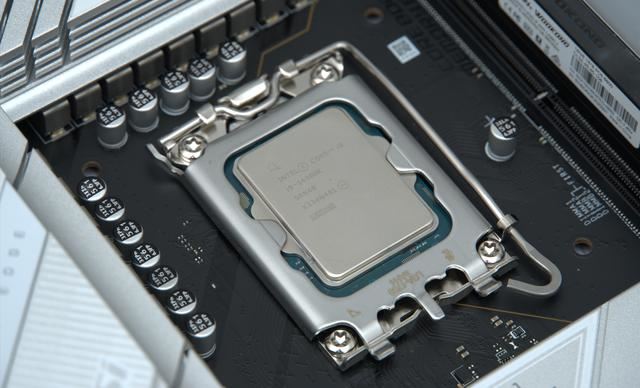 14900K+Z790+RTX4080S游戏性能如何? 高端海景房主机组装教程 第13张