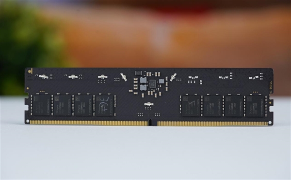 水晶般夺目！芝奇皇家戟DDR5-7200 24GB内存图赏 第14张