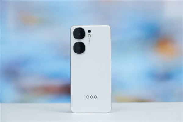 骁龙8 Gen3双芯战神！iQOO Neo9S Pro+星曜白图赏 第5张