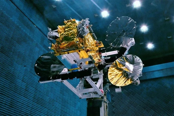 变轨全球第一！首颗国产全电推通信卫星亚太6E投入运营：容量30Gbps