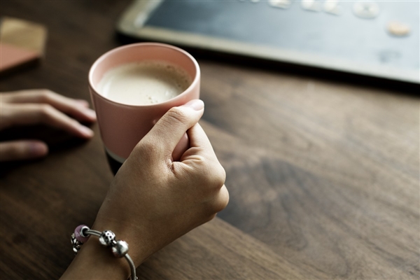 专家警告：奶茶细菌滋生迅速 建议2小时内喝完