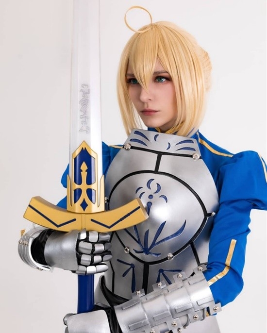 俄妹COS《Fate》Saber：泳装呆毛王 靓丽吸睛 第3张