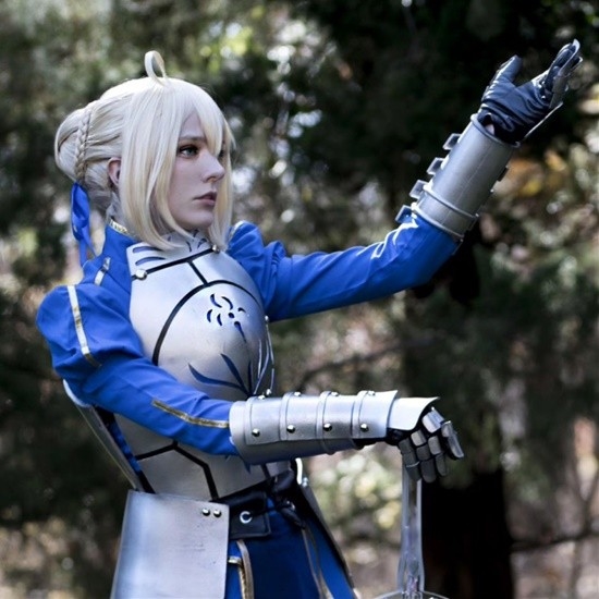 俄妹COS《Fate》Saber：泳装呆毛王 靓丽吸睛