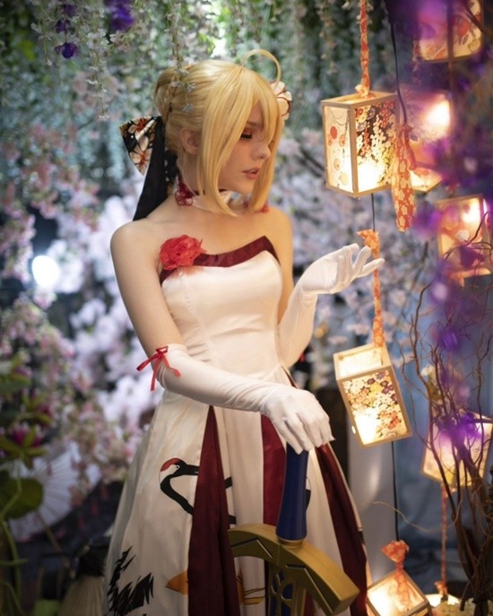 俄妹COS《Fate》Saber：泳装呆毛王 靓丽吸睛 第9张