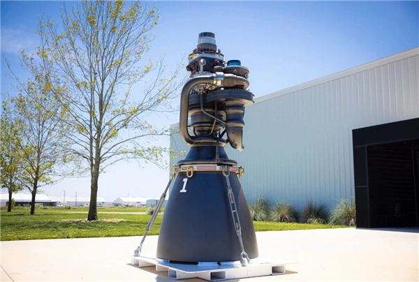 SpaceX第一台猛禽3火箭发动机下线：简洁艺术品！推力280吨