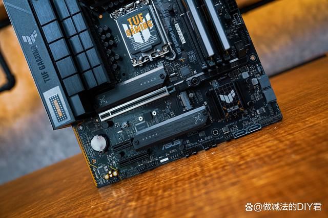 I5 13600KF+B760M重炮手+TUF RTX4070TIS主机组装教程 第23张