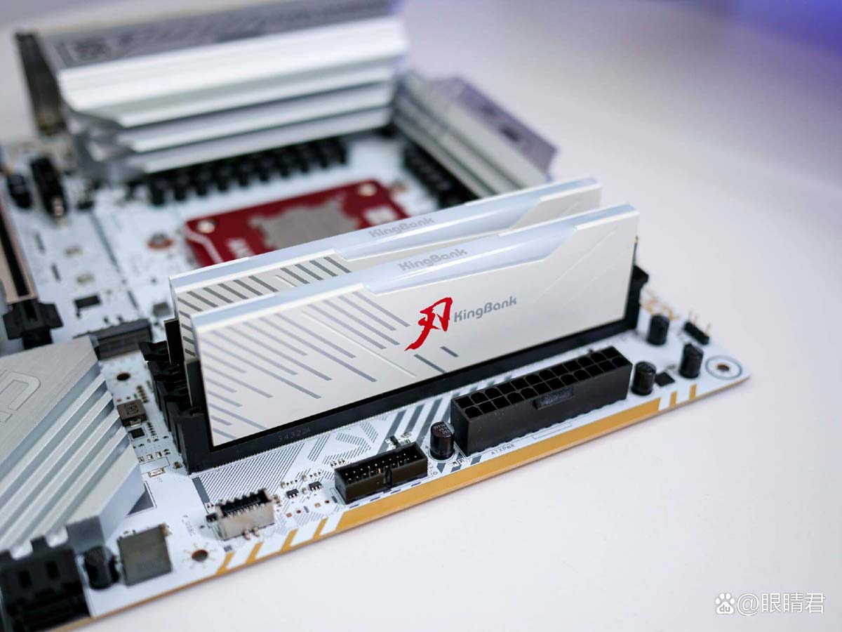 极致稳定与性能的双重盛宴! 金百达白刃DDR5 6000 C28内存测评