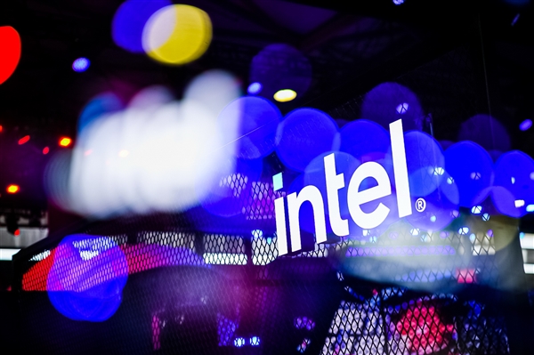 Intel CEO直言：过去几周非常艰难 低估了晶圆代工难度 第1张