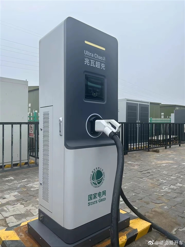 博主展示国内矿卡兆瓦级超充：充电功率1187kW 3分钟充进59度电 第2张