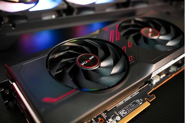 卓越性能吊打RTX 4060Ti! 蓝宝石RX 7700 XT显卡全面评测 第4张