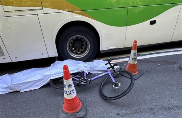 内地女网红在香港骑行遇车祸 被反向司机开车碾压：骑行前发还发视频 网友叹息