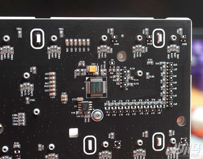 免驱RT新体验! 血手幽灵AT87光轴键盘拆解评测 第25张
