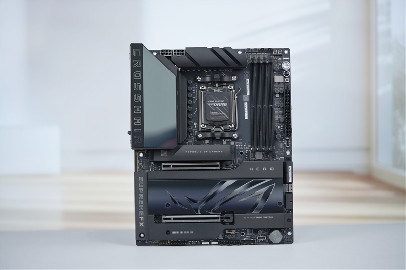 ROG CROSSHAIR X870E HERO主板首发评测：9000系锐龙满血旗舰搭档 AI智能超频让小白轻松榨干潜能