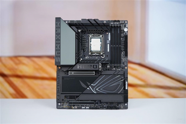 酷睿Ultra 200旗舰座驾！ROG MAXIMUS Z890 HERO主板图赏 第1张