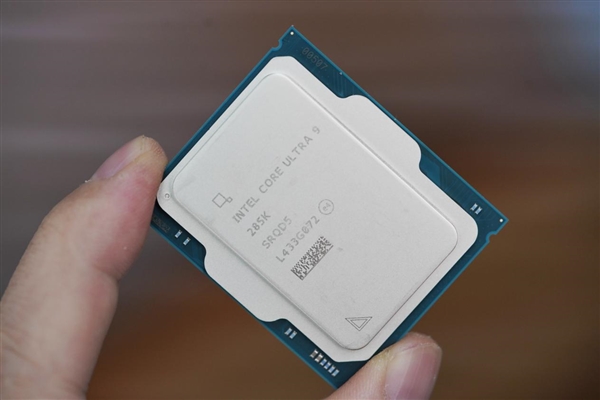 Intel酷睿Ultra 9 285K/Ultra 5 245K处理器图赏 第4张