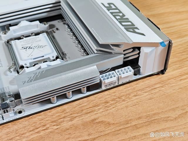 首款真正全白主板! 技嘉X870E AORUS PRO ICE电竞电竞冰雕主板测评 第8张