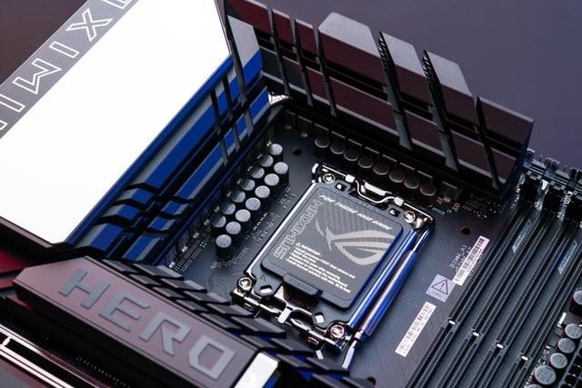 华硕ROG MAXIMUS Z890 HERO+龙神3 EXTREME水冷豪华套包测评 第3张