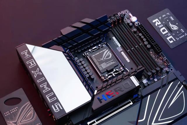 华硕ROG MAXIMUS Z890 HERO+龙神3 EXTREME水冷豪华套包测评 第4张