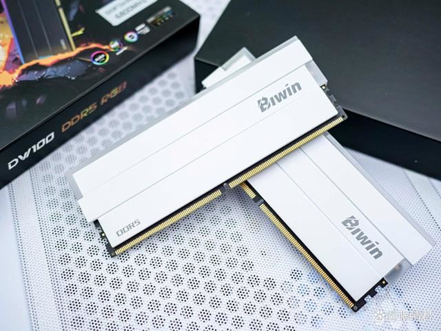 轻松8400MHz! 佰维DW100时空行者DDR5 6800 RGB 32GB套装测评 第5张