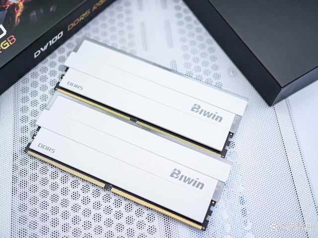 轻松8400MHz! 佰维DW100时空行者DDR5 6800 RGB 32GB套装测评 第8张