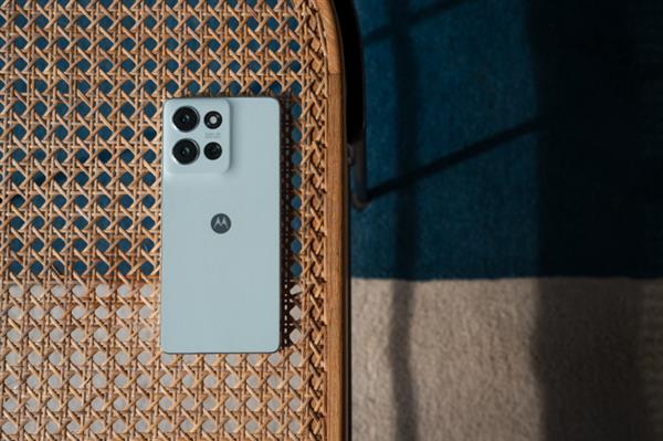  联想moto razr 50 白色恋人携联想moto g75上市 AI体验全面升级 第4张