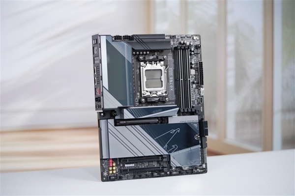 AI自动超频！技嘉X870E AORUS MASTER超级雕主板图赏 第3张