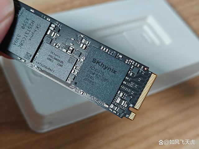 迟来的PCIe 4.0 SSD王者!海力士P41 SSD硬盘2TB测评 第6张