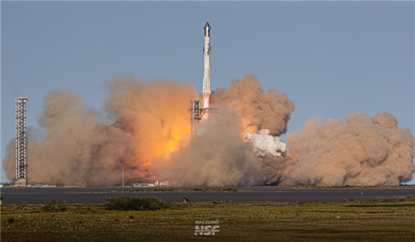 SpaceX星舰第六飞官方美图：巅峰科技的暴力美学 第2张