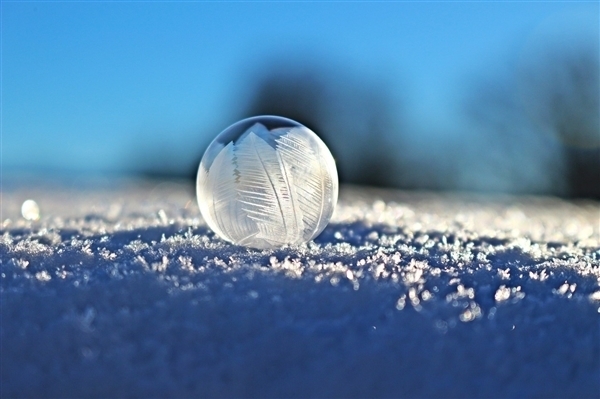 今冬首场寒潮周末登场：大范围雨雪来了 羽绒服上场 第2张