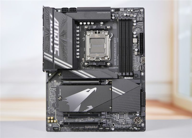 一键降低9ns延迟！技嘉小雕X870 AORUS ELITE WIFI7主板评测：合理堆料 售价仅2K