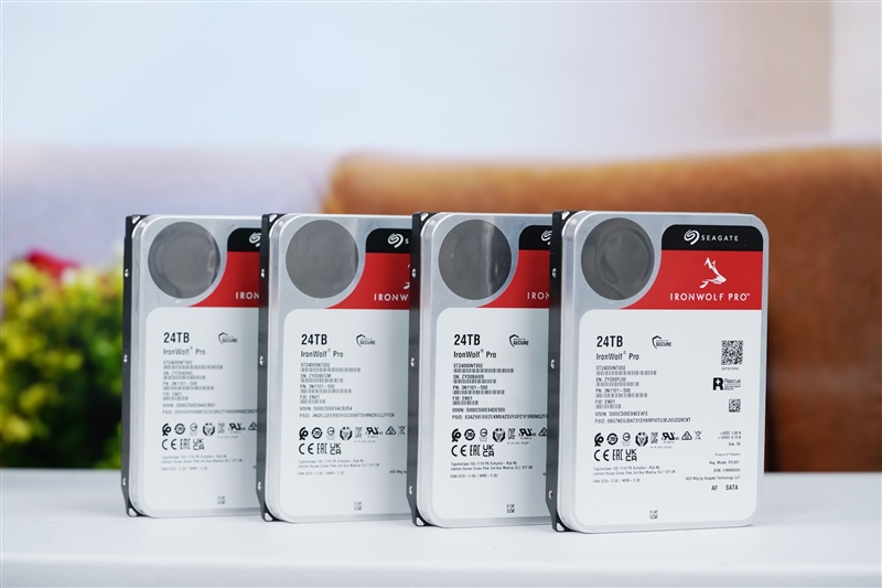 4块组近百TB NAS！希捷酷狼Pro 24TB硬盘评测：读写均超1000MB/s