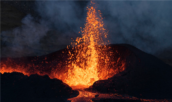 今年已喷40多次 日本樱岛火山再喷发：灰柱高达3400米 第3张