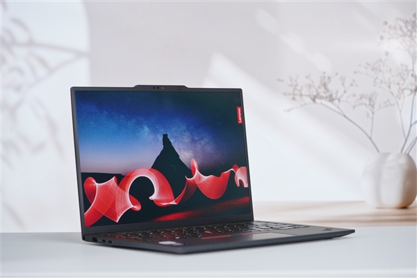 986g极致轻薄！联想ThinkPad X1 Carbon Aura AI 2025图赏 第5张