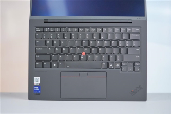 986g极致轻薄！联想ThinkPad X1 Carbon Aura AI 2025图赏 第11张