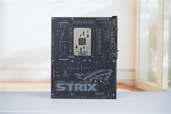 5个M.2接口！华硕ROG STRIX B850-E GAMING WIFI主板图赏 第17张