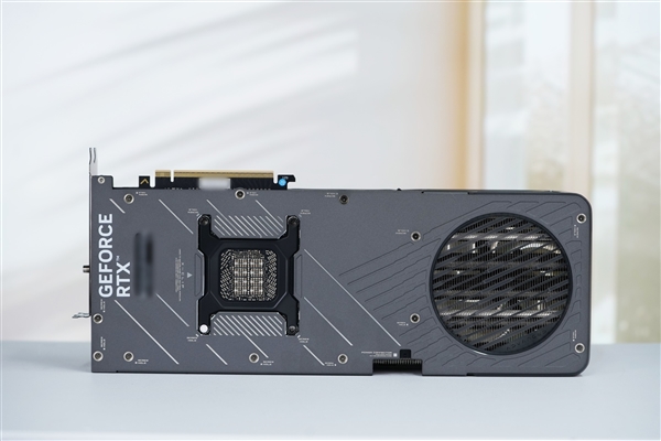 国行特供游戏利器！七彩虹iGame RTX 5090D Advanced 32GB显卡图赏 第7张