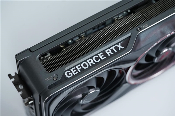 国行特供游戏利器！七彩虹iGame RTX 5090D Advanced 32GB显卡图赏 第11张