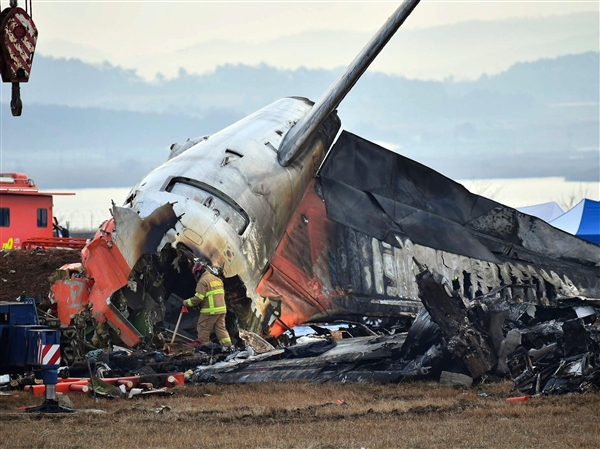 韩国韩亚航空一客机起飞前突发故障：发动机冒火光 中止起飞 第2张