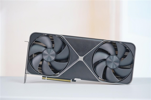 一如既往的精美！NVIDIA RTX 5080显卡图赏