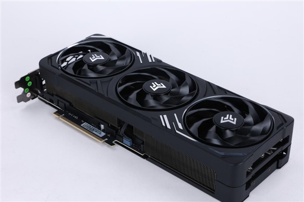 支持DLSS4，从“新”出发，影驰GeForce RTX 5080金属大师OC系列测评 第8张